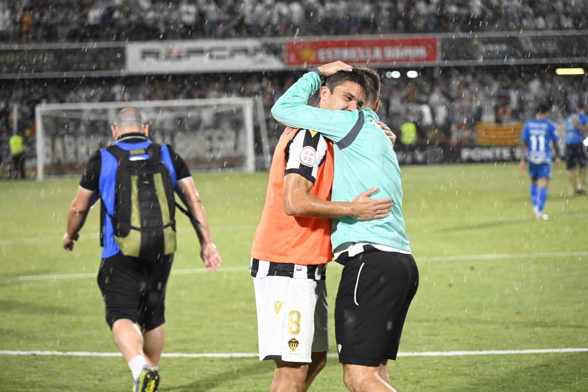 Galería | Castalia celebra el triunfo del Castellón en un partido que siempre será recordado Galería | Castalia celebra el triunfo del Castellón en un partido que siempre será recordado