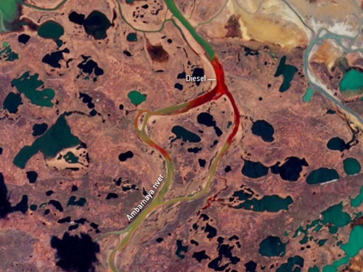 GRAF7834, NORILSK (RUSIA), 08/06/2020.- Imagen capturada por la misión Sentinel-2 de Copernicus en la que se aprecia el recorrido tras la fuga de unas 20.000 toneladas de diésel por el río Ambárnaya durante los días 31 de mayo y 1 de junio, en Norilsk, Rusia. De acuerdo con fuentes periodísticas, este se produjo el viernes, 29 de mayo, al derrumbarse un tanque de diésel de una central termoeléctrica operada por una subsidiaria de Norilsk Nickel cerca de la ciudad de Norilsk. El combustible derramado se habría extendido unos 12 km desde el lugar del accidente. EFE/European Space Agency/ESA FOTOGRAFÍA CEDIDA/ SOLO USO EDITORIAL/ NO VENTAS