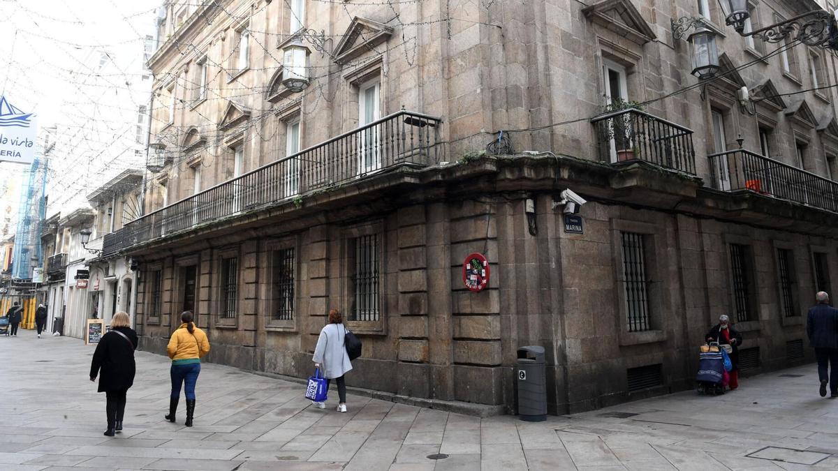 Los retrasos en extranjería de A Coruña obligan a pagar por un turno o ir hasta Ribeira: "Nunca visualicé una cita, ni siquiera una"