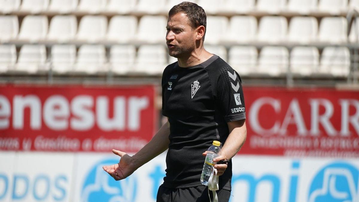 Mario Simón, durante un entrenamiento en Nueva Condomina