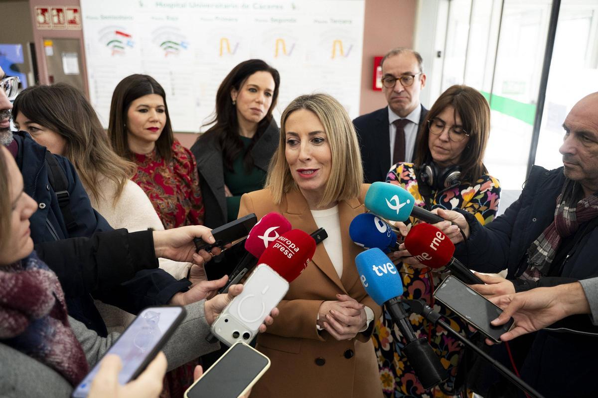 Fotogalería | María Guardiola visita el Hospital Universitario de Cáceres