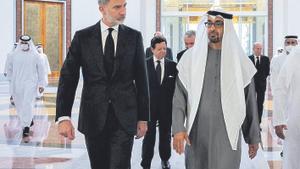 15 de mayo de 2022.- Felipe VI junto al ministro de Asuntos Presidenciales de Emiratos Árabes, Mohamed bin Zayed Al Nahayan. en Abu Dhabi