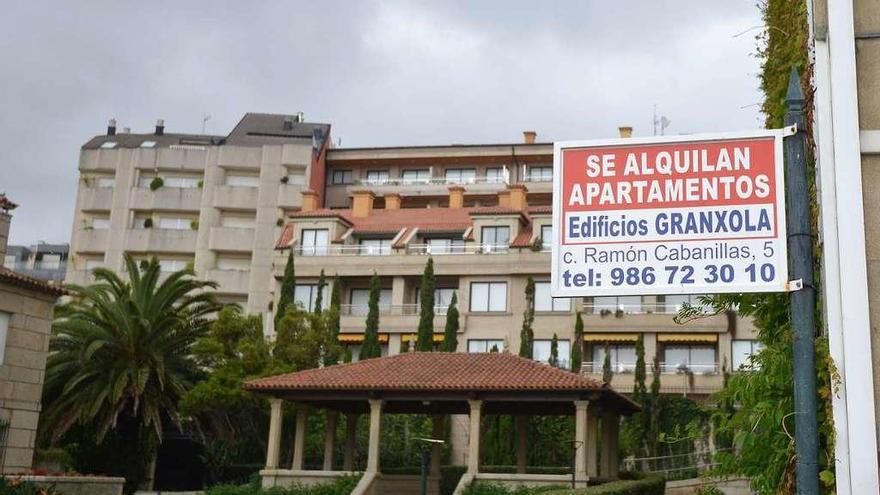 Bloque de apartamentos destinados al alquiler turístico en Sanxenxo. // Gustavo Santos