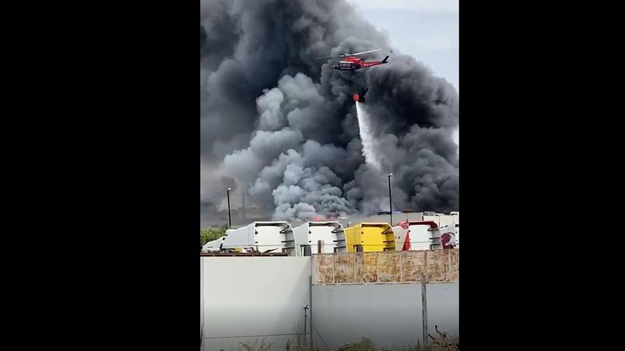 Intervención de los bomberos en el incendio de Molina