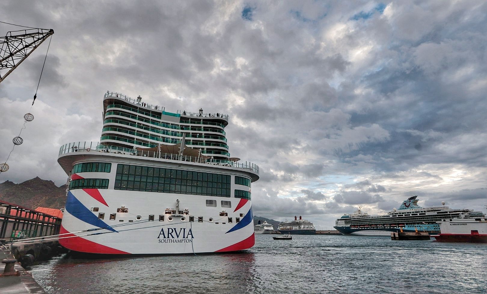 Llegada de más 8.000 cruceristas al Puerto de Santa Cruz