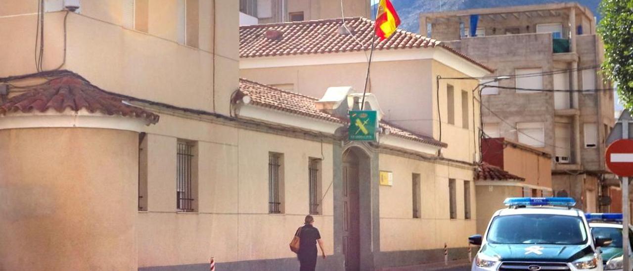 Cuartel de la Guardia Civil en Callosa de Segura, que permanece cerrado en muchas ocasiones según denuncian los vecinos y Jucil.