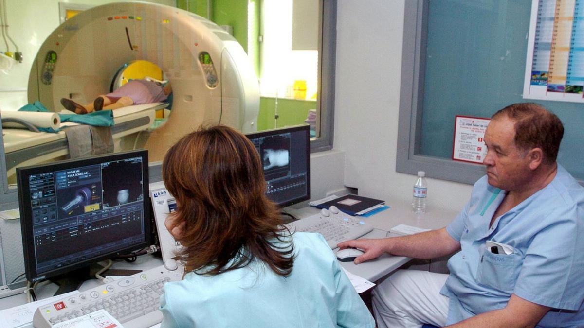 Una paciente se somete a una prueba radiológica en el hospital. | EFE