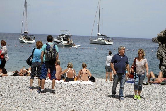 Im Torrent de Pareis, einer der größten Touristenattraktionen der Insel, stapeln sich die Besucher. Seit Wochen schafft keiner den Müll weg, auf der berühmten Serpentinenstraße staut sich der Verkehr, am Ufer haben Taschendiebe leichtes Spiel. Es ist ein Albtraum, sagen die Anwohner.