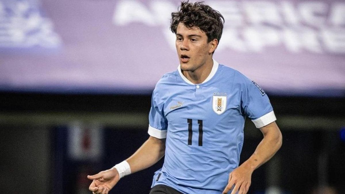 Facundo Pellistri, nuevo refuerzo del Granada, con la camiseta de Uruguay.