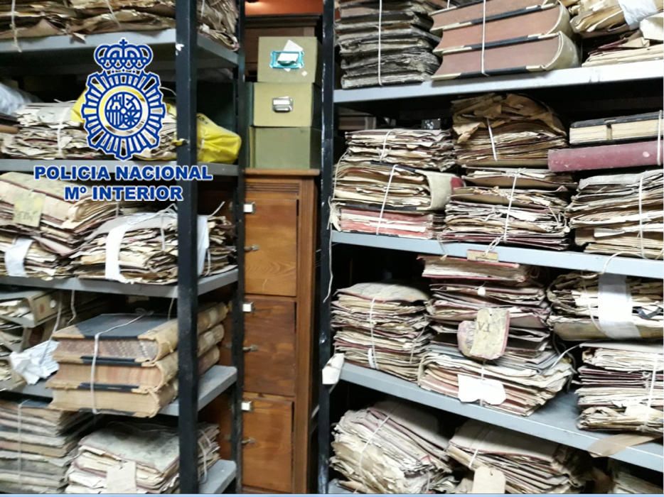 La Policía Nacional recupera cientos de documentos