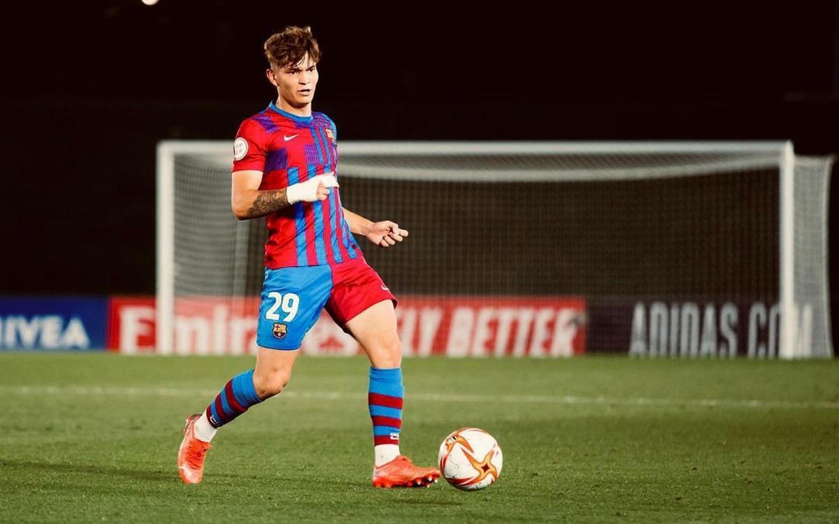 Arnau Solà (04/04/2003) - Defensa: Jugó al inicio de la temporada y dio el salto al Barça B, donde jugó varios partidos como titular Arnau Solà (04/04/2003) - Defensa: Jugó al inicio de la temporada y dio el salto al Barça B, donde jugó varios partidos como titular