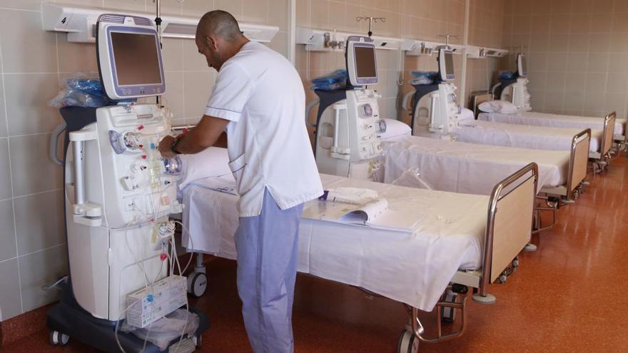 Unidad de diálisis del Hospital de Jove (Gijón).