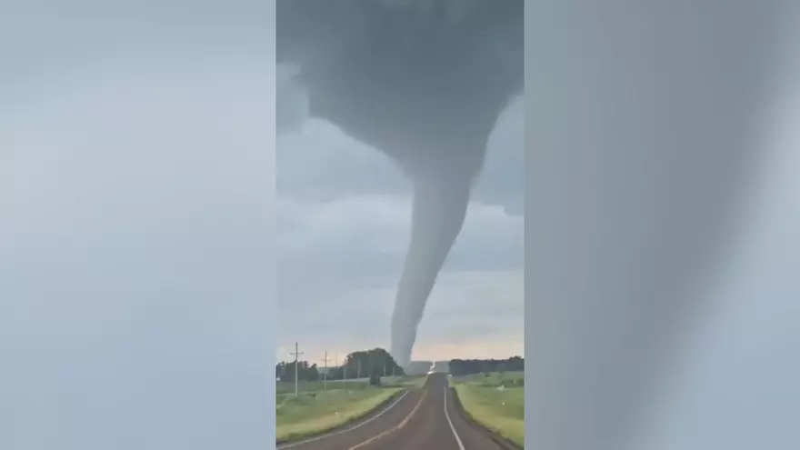 Espectaculares imágenes del tornado que azota Dakota del Sur