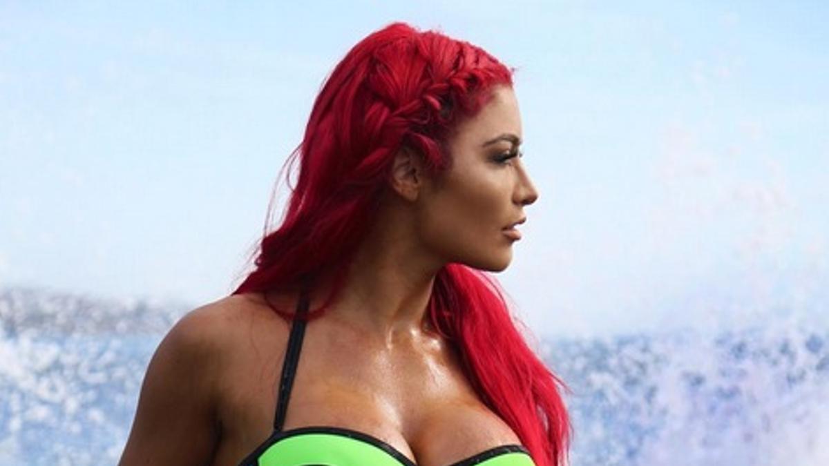 Natalie Eva Marie se apunta al bikini de neopreno