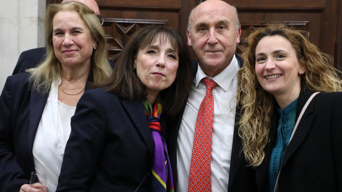 Félix Moreno, con algunas compañeras en el Palau.