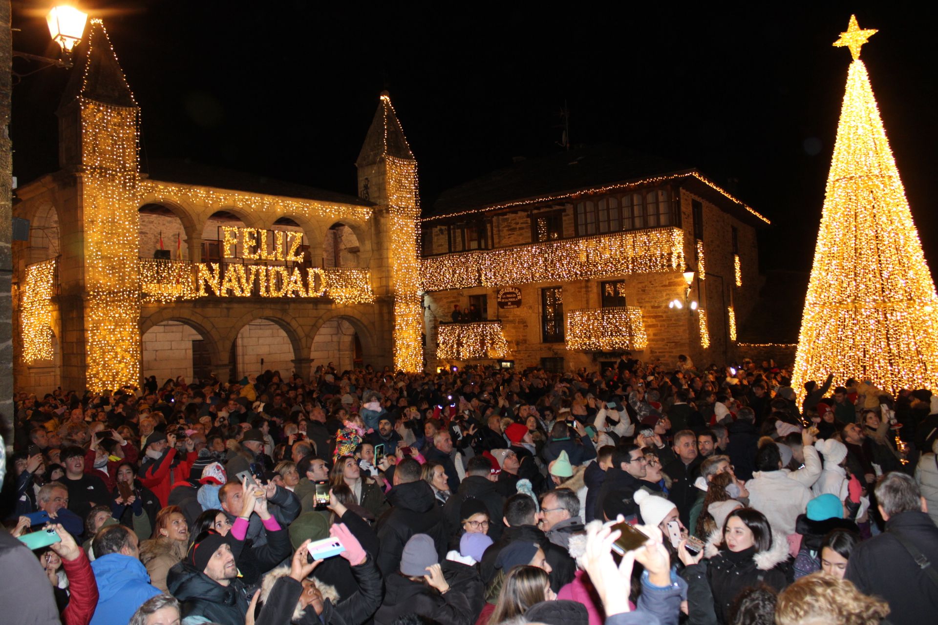 Encendido de las luces navideñas en Puebla de Sanabria