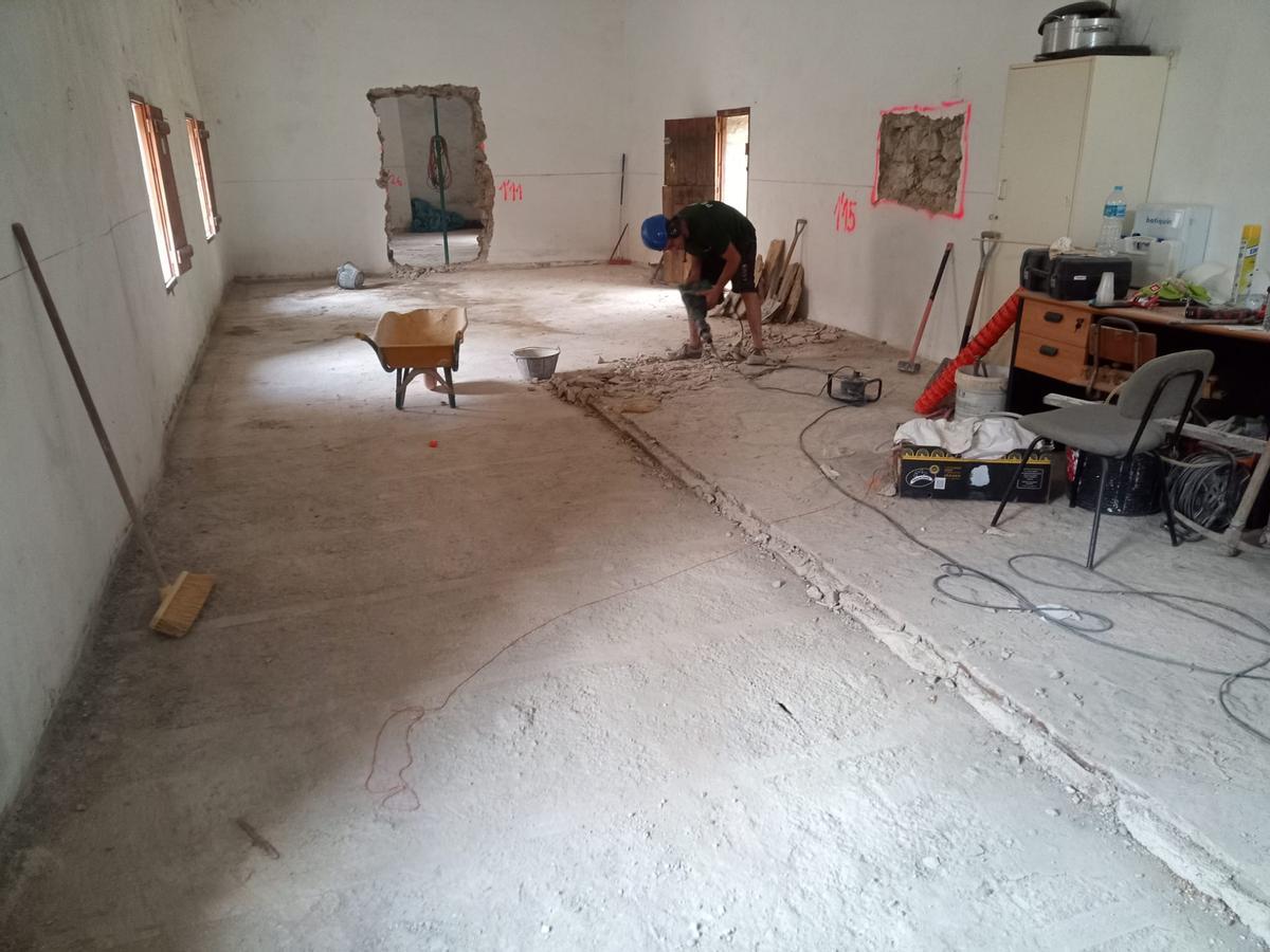 Obras en el interior del refugio.