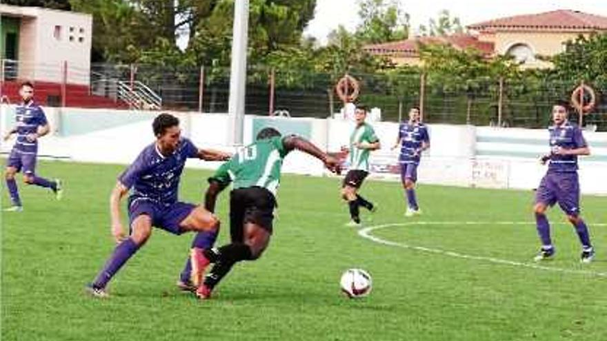 Tidiane, en una imatge d&#039;arxiu, va sortir en substitució de Marc Mas a la segona part.