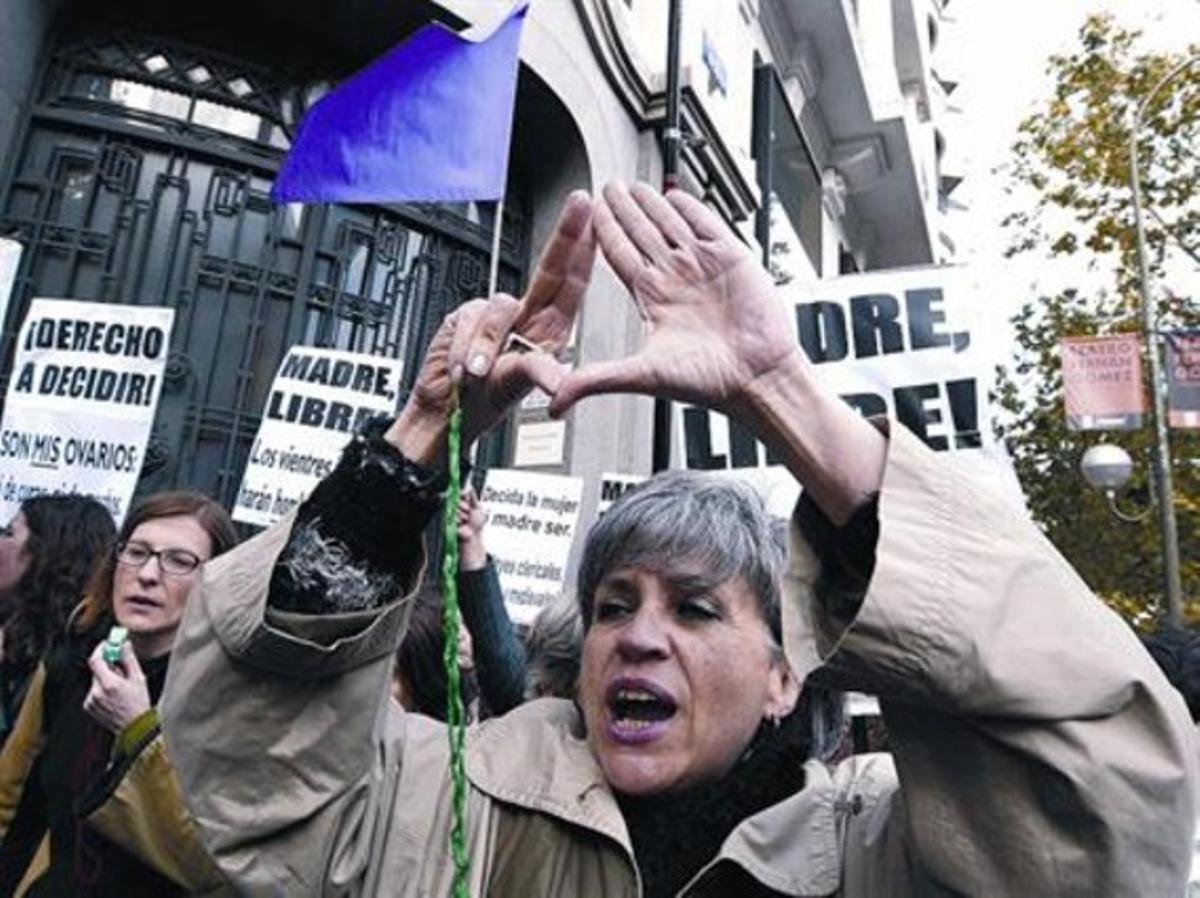 Manifestació contra la restricció de la llei de l’avortament davant la seu central del PP, el mes de maig passat.