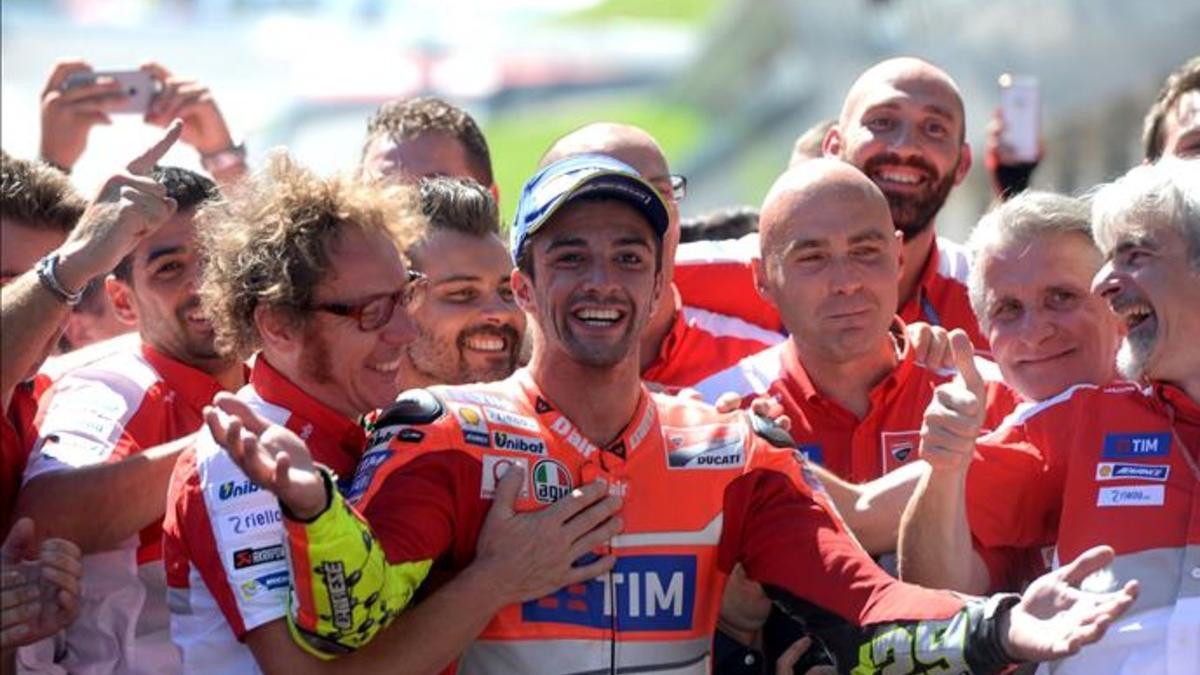 Iannone celebra su victoria con el Team Ducati