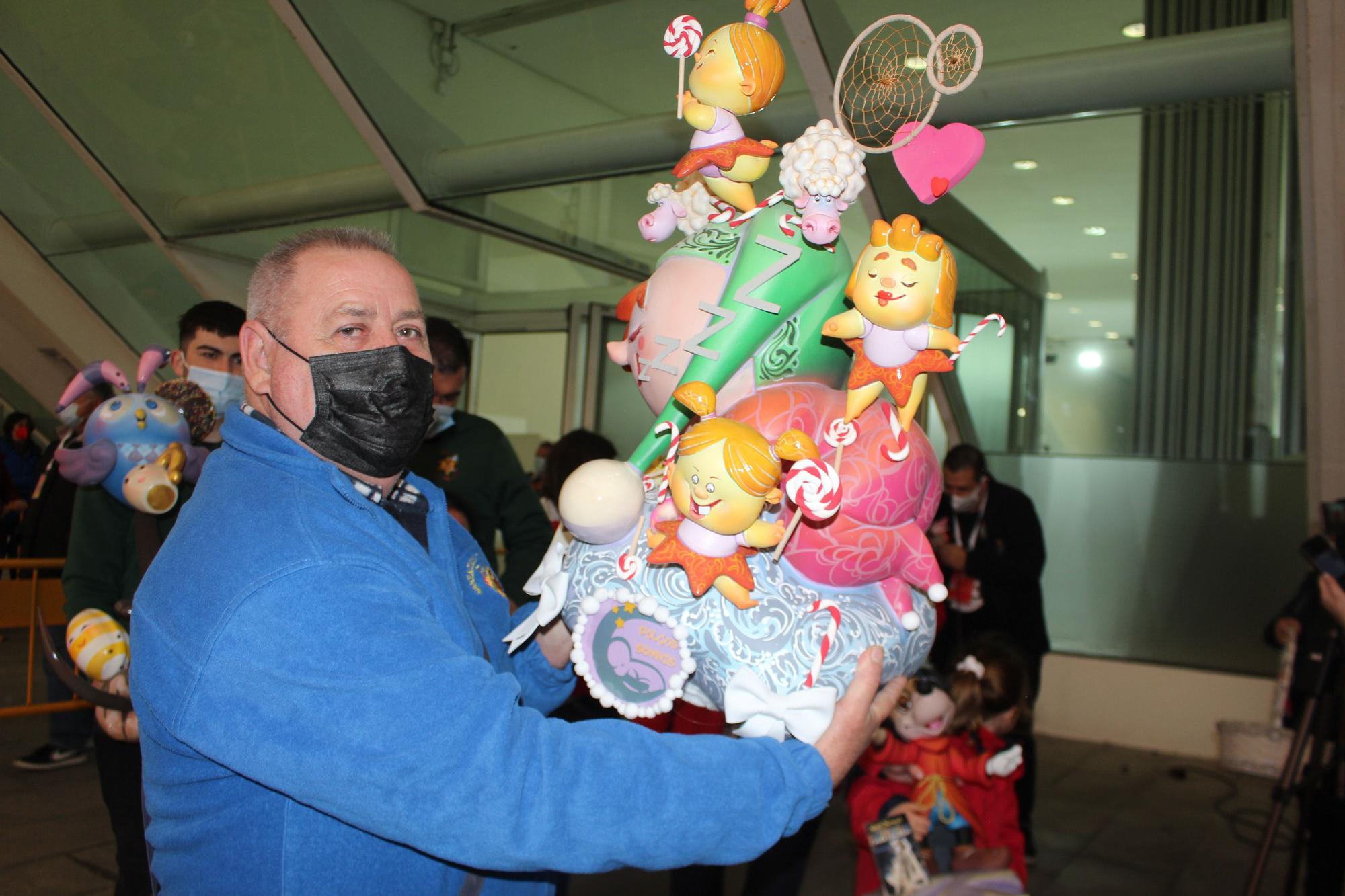 Los infantiles recogen los ninots de las Fallas 2022