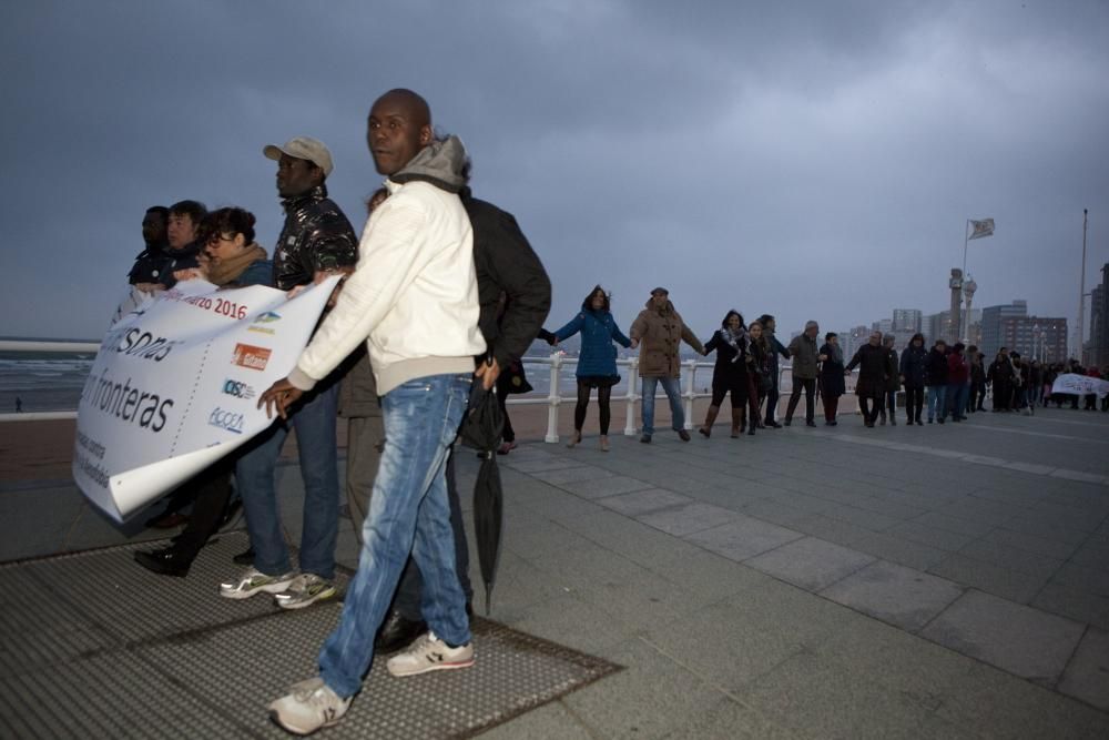 Cadena humana contra el racismo