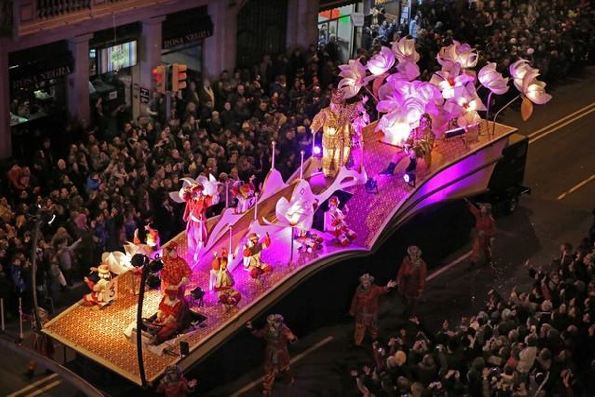 La carrossa del rei Gaspar a la Cavalcada dels Reis Mags de Barcelona.