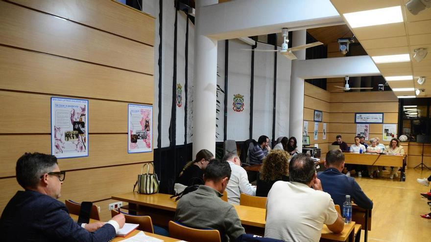 El BNG aprueba las cuentas y la oposición lamenta el «error histórico» del auditorio