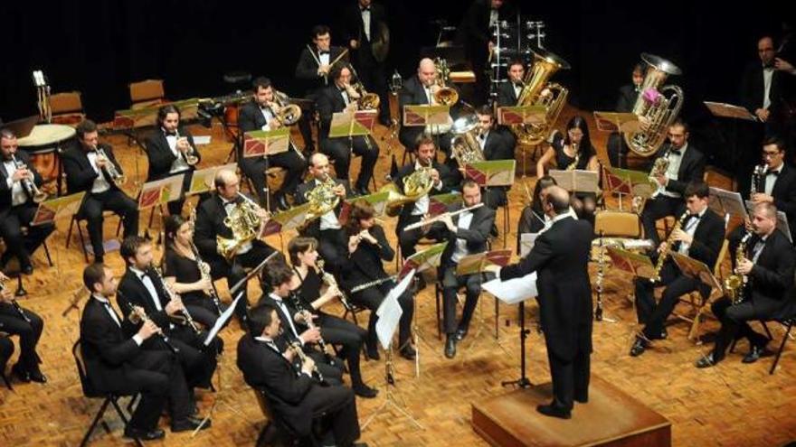 La Banda de Música de Pontevedra representa hoy &quot;A lenda de Montelongo&quot; en el Pazo da Cultura. // R.V.