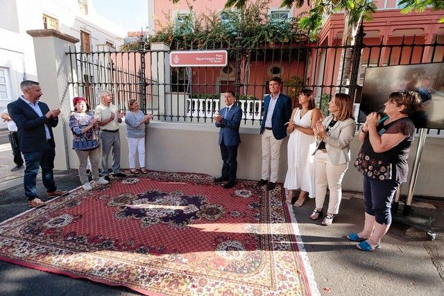 Rotulación de la calle Miguel Delgado Salas, 'El Mudo', en El Toscal