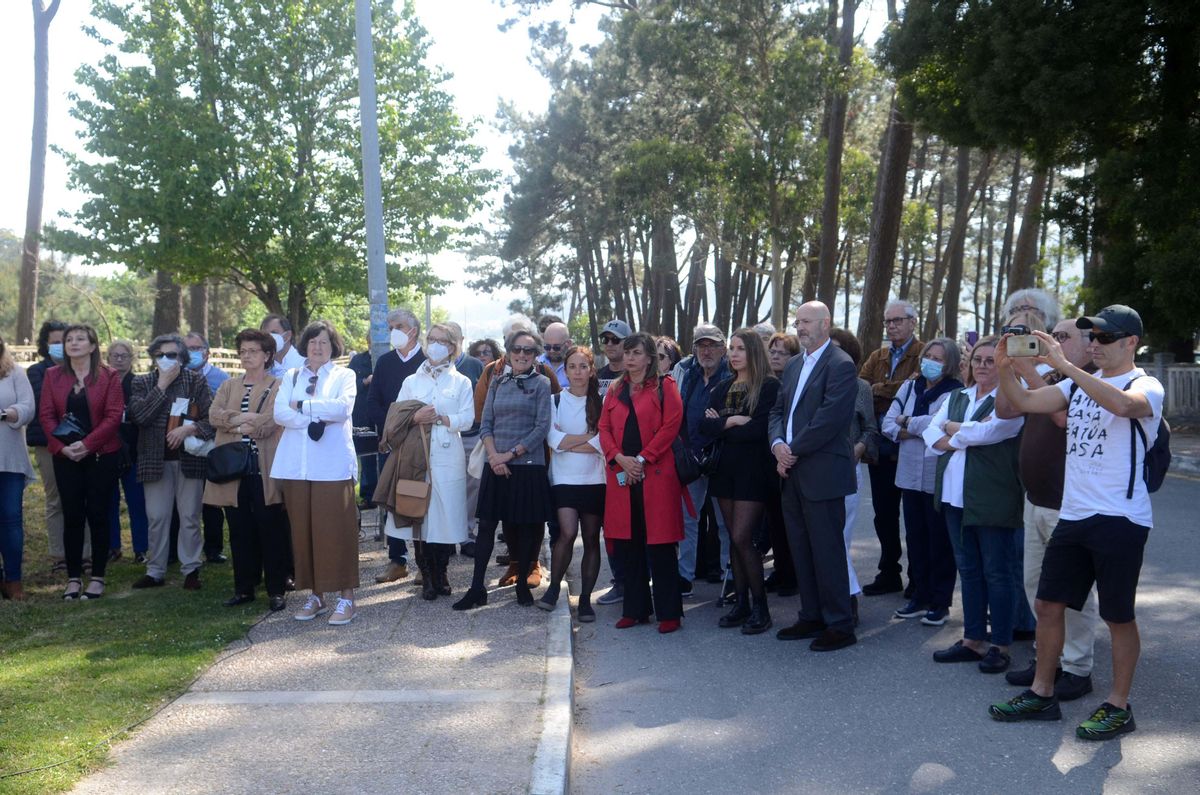 Participantes en el acto desplegado en la isla meca.