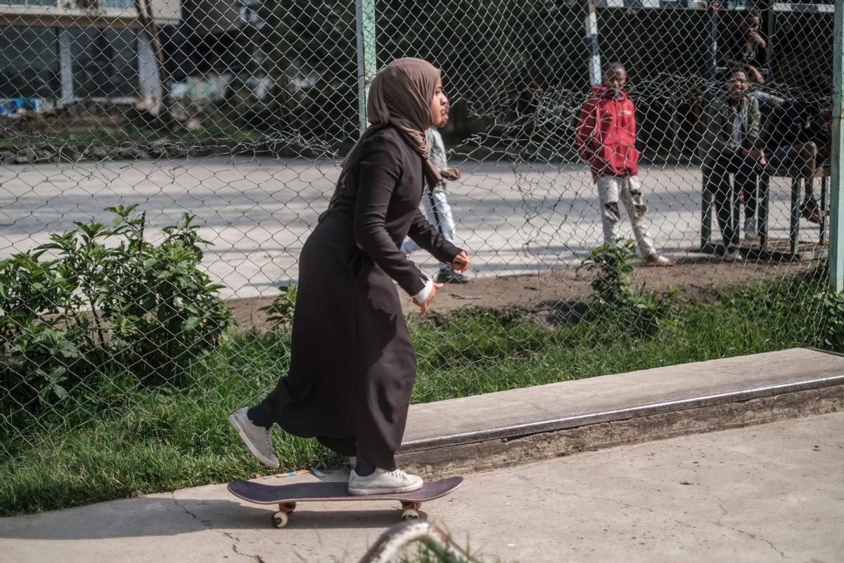 El skate entre niñas etíopes, mejora su salud mental y las empodera