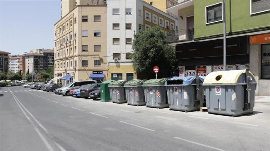 Quejas en Sánchez Manzano en Cáceres por la ubicación de los contenedores