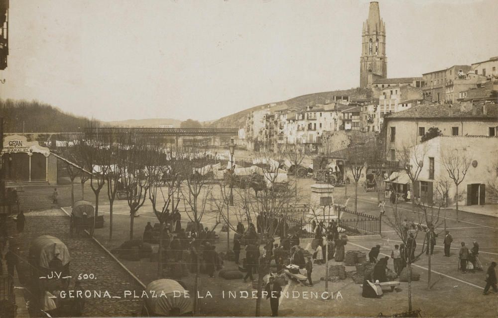 El cinema Paralelo va ser el primer cinema de caràcter estable que es va instal·lar a la ciutat de Girona l'any 1903, tot i que es té constància que des de l'estiu de 1897 es feien projeccions puntuals en diferents locals i barraques. Aquetes primeres projeccions incloïen imatges en moviment de pocs minuts de duració, acompanyades del so d'un piano amb manubri, i s'alternaven amb altres espectacles per entretenir els espectadors. El 29 de juny de 1909 el Paralelo va oferir la seva darrera sessió i pocs mesos després les sessions es van reprendre en el nou edifici, obra de l'arquitecte Martí Sureda, que amb el nom Coliseu Imperial es va obrir a la mateixa plaça.