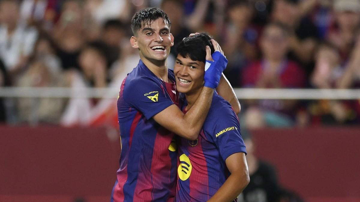 Dro celebra su gol con Gerard Martín