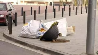 Cornellà interpone 2.400 denuncias por abandonar basura en la calle y por "actos incívicos"