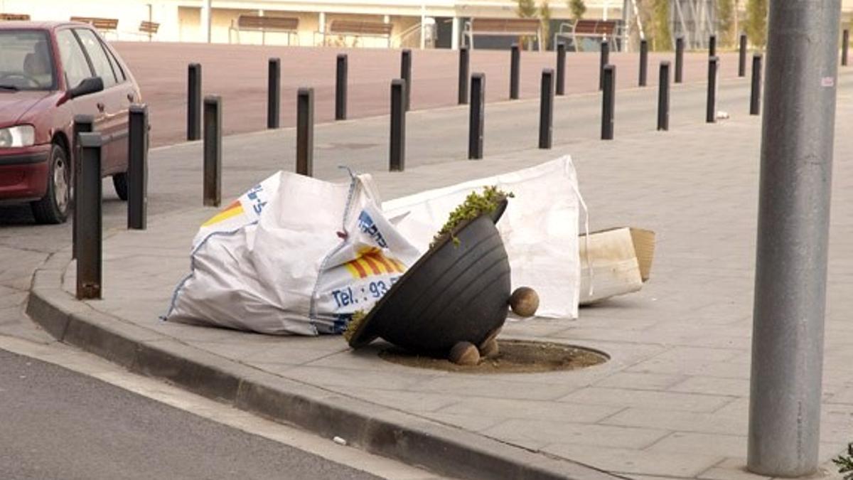 Voluminosos en las calles de Cornellà.