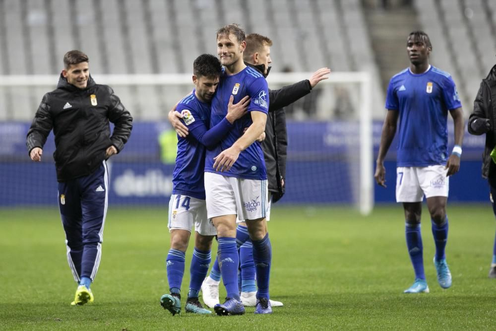 El partido entre el Real Oviedo y el Rayo Vallecano, en imágenes