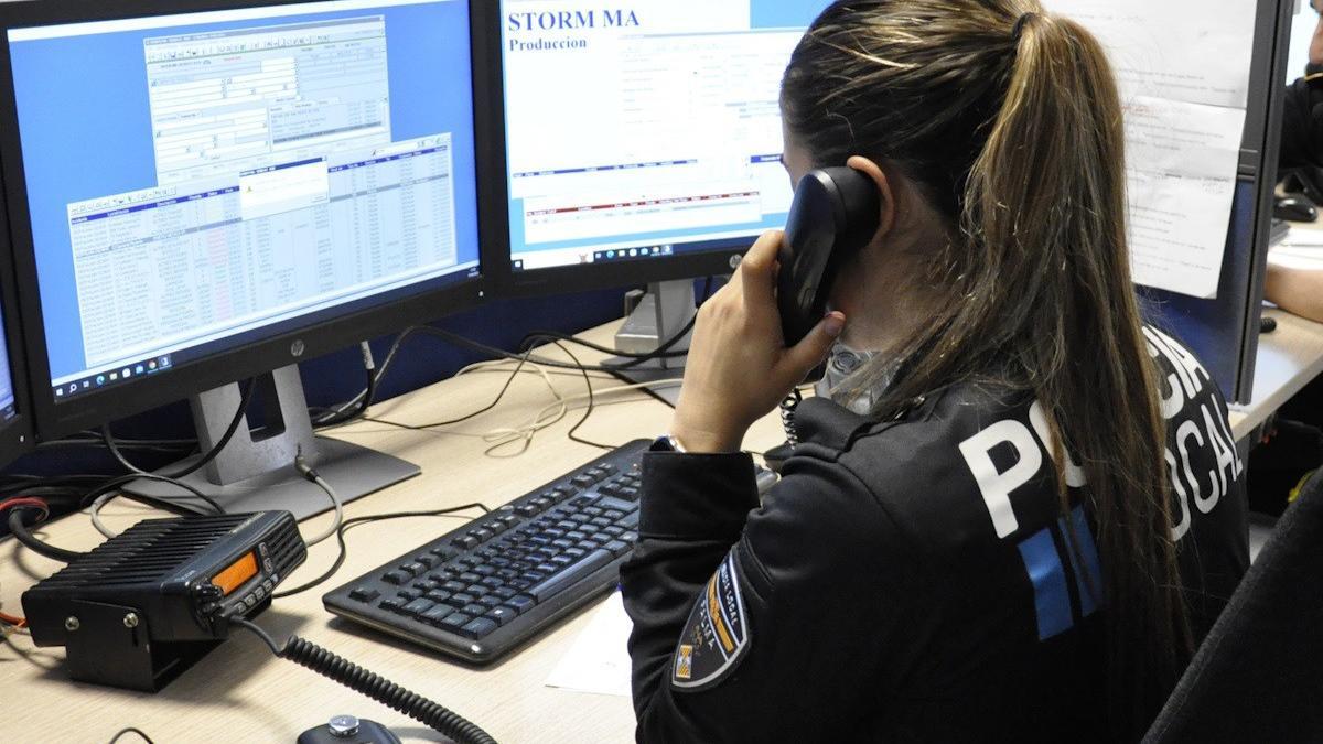 Archivo - Una agente de la Policía Local de Palma. Imagen de recurso.