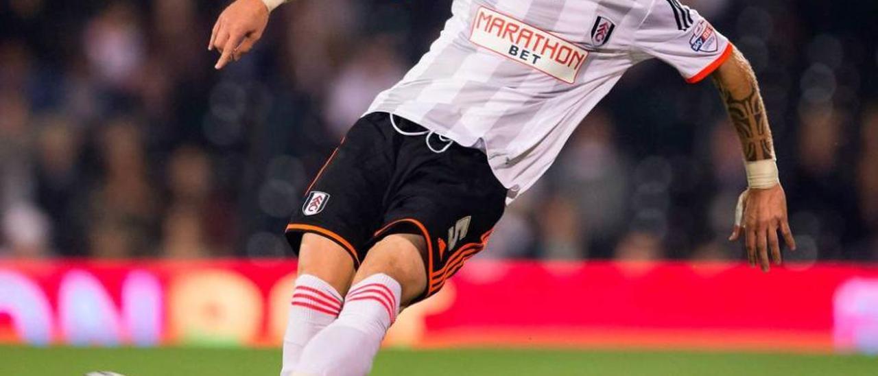 Amorebieta, durante un partido con el Fulham.