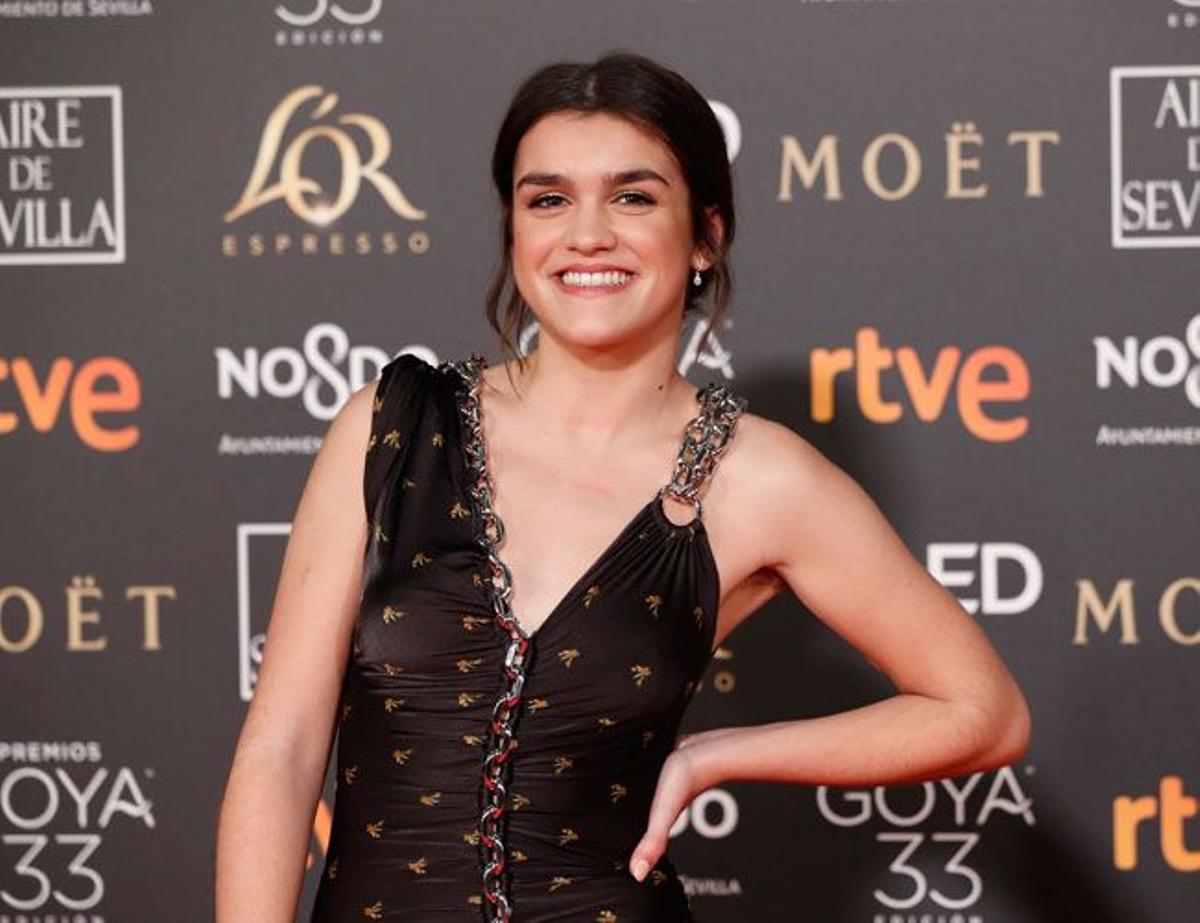 Amaia Romero dejó a la vista el bello de sus axilas en los Goya 2019