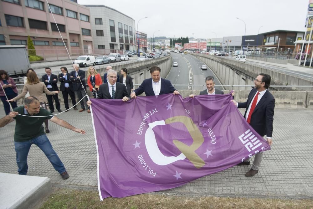 La bandera reconoce la calidad de los parques empresariales.