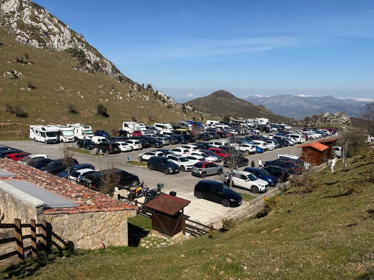 Aparcamiento de Buferrera, en los lagos de Covadonga.