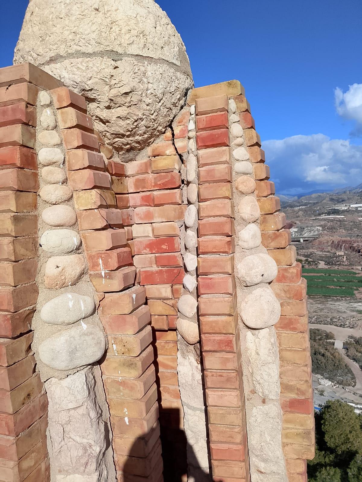 Grietas detectadas en el último informe pericial en el Santuario de Novelda