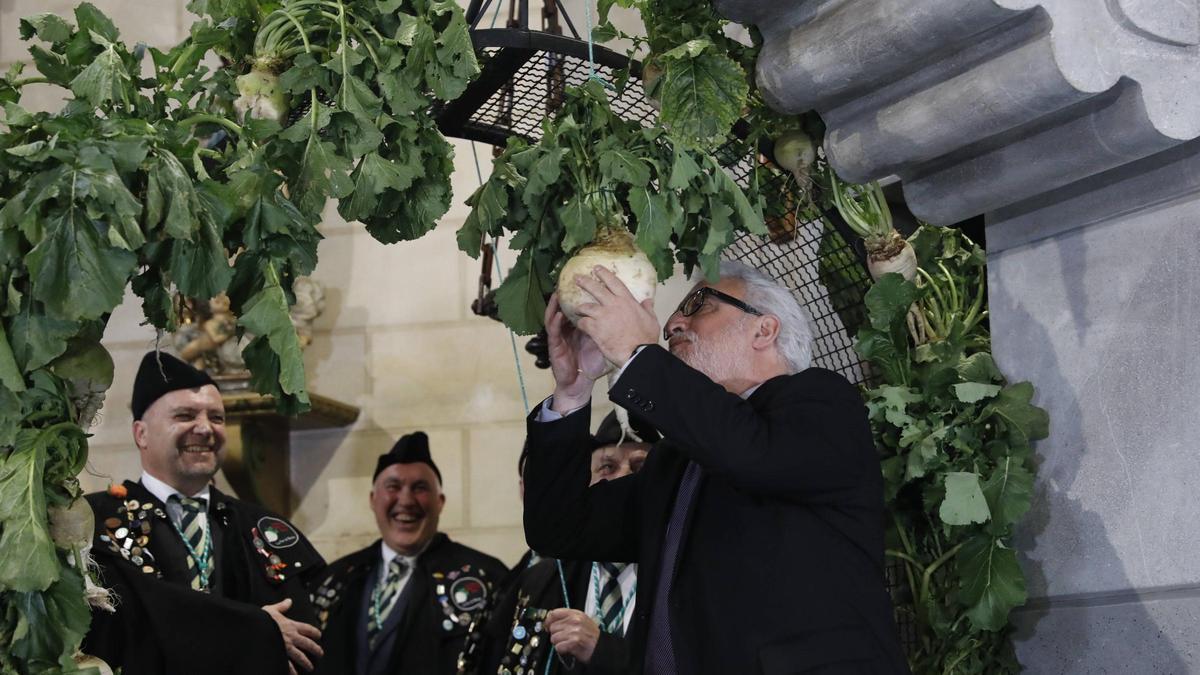 Leo Harlem, besando el nabo en la edición del año pasado.