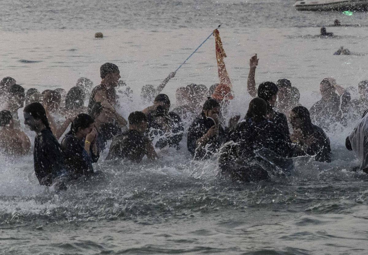 El Desembarco llena de épica la costa de La Vila