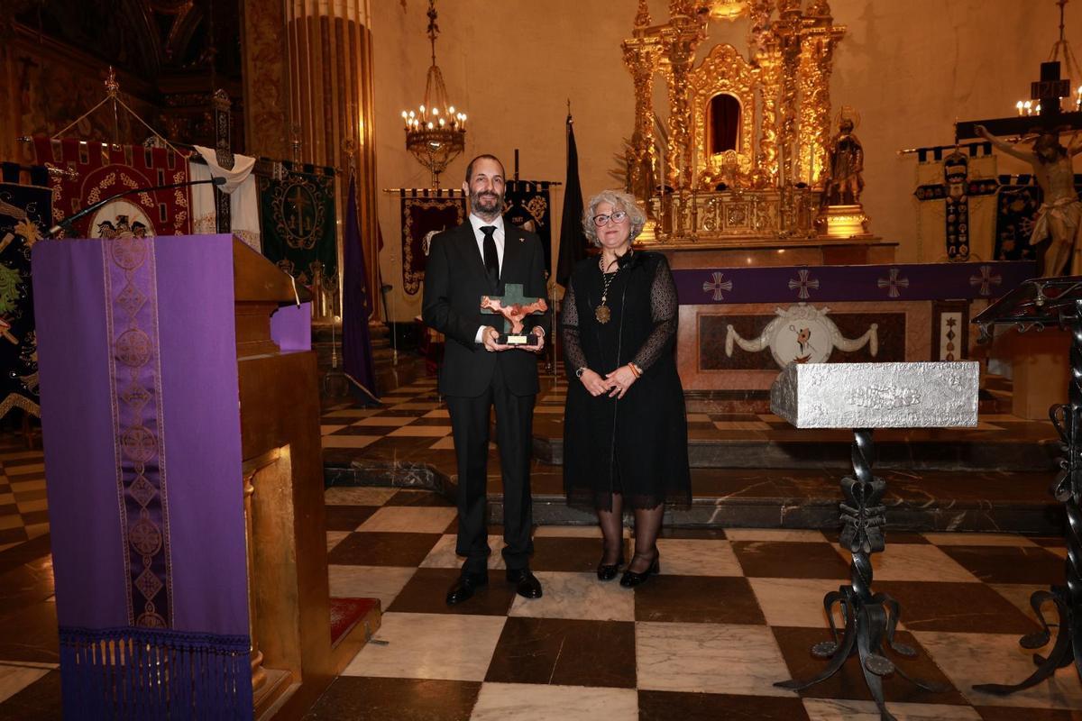 Miguel Ángel Ferrández con Encarna Garri, presidenta de la Junta Mayor