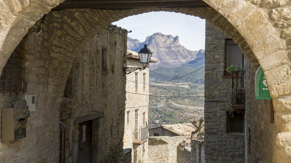 Roda de Isábena: todos los encantos del pueblo con la catedral más pequeña de España