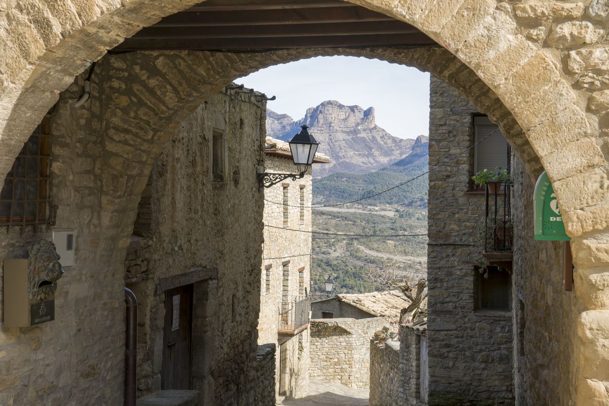 Un paseo por Roda de Isábena: el pueblo con la catedral más pequeña de España