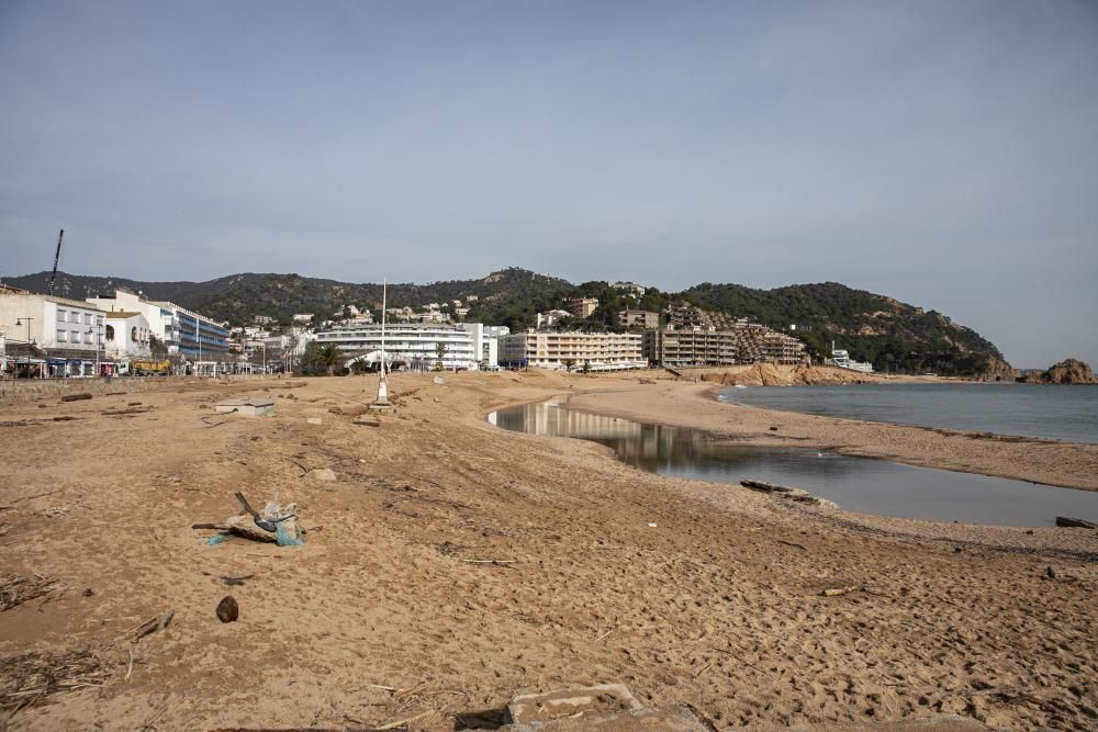 Tossa de Mar intenta recuperar la normalitat després del temporal «Gloria»